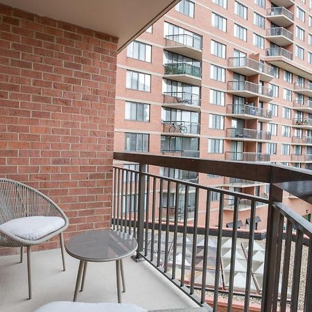 Modern & Charming Apt With Rooftop @Pentagon City 알링턴 외부 사진