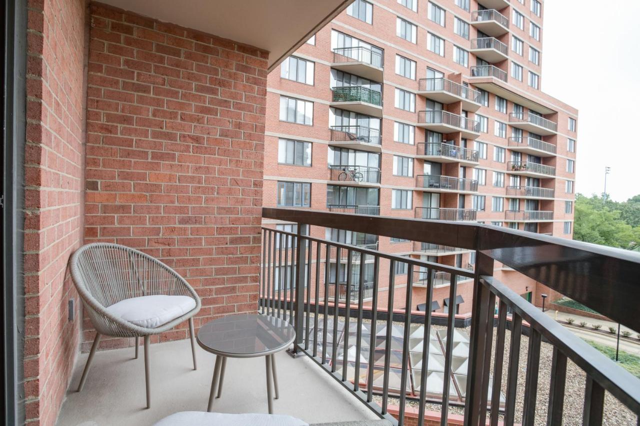 Modern & Charming Apt With Rooftop @Pentagon City 알링턴 외부 사진