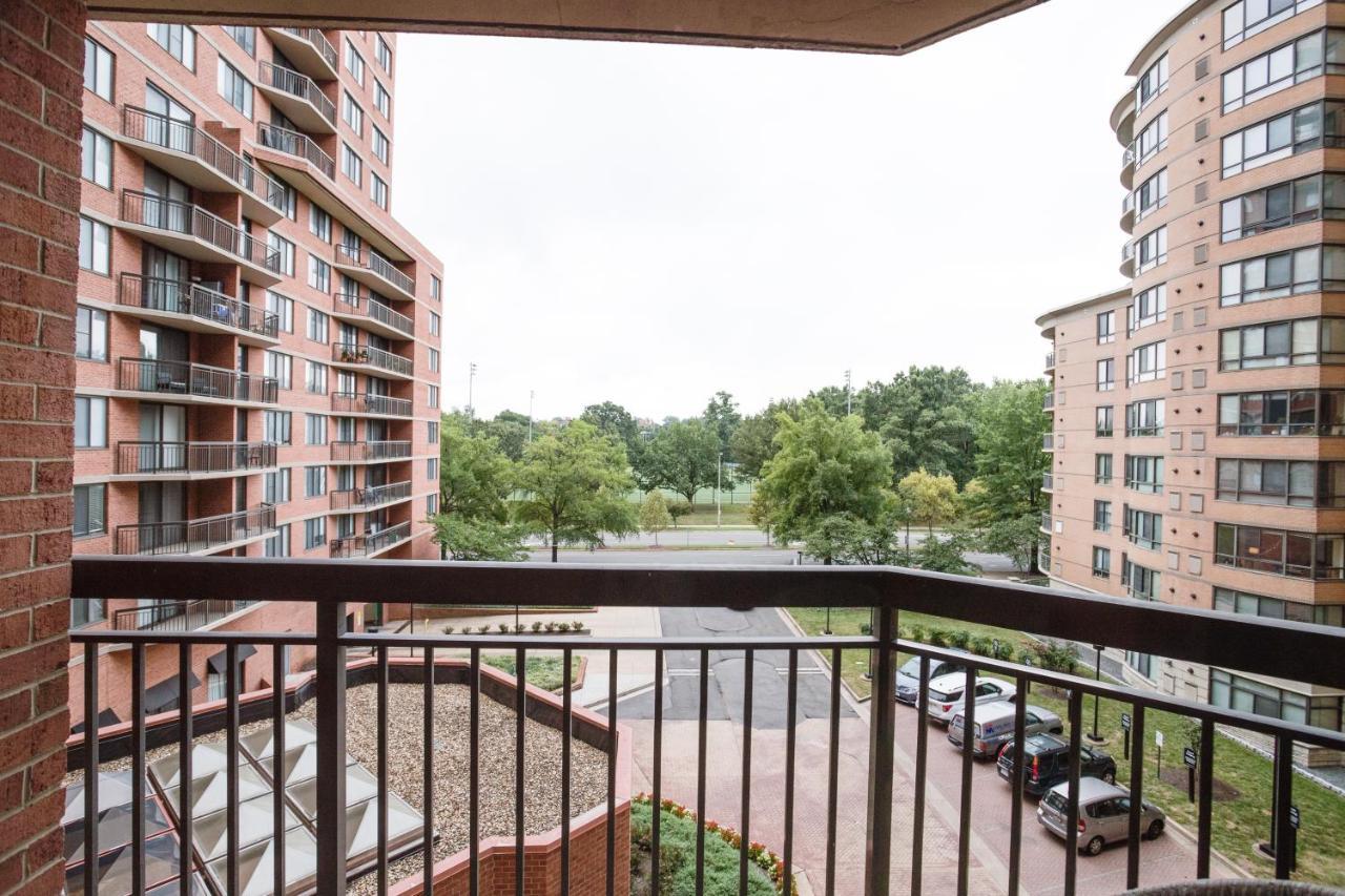Modern & Charming Apt With Rooftop @Pentagon City 알링턴 외부 사진