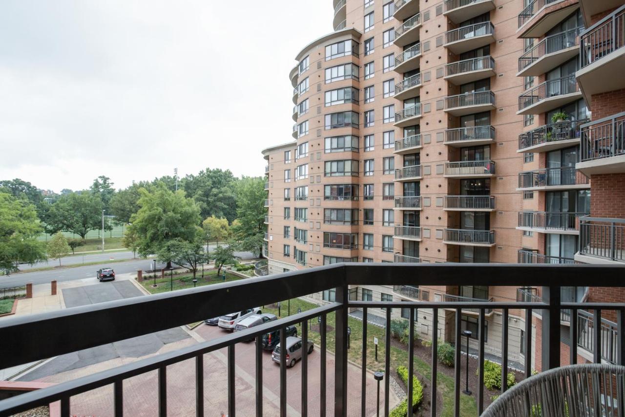 Modern & Charming Apt With Rooftop @Pentagon City 알링턴 외부 사진