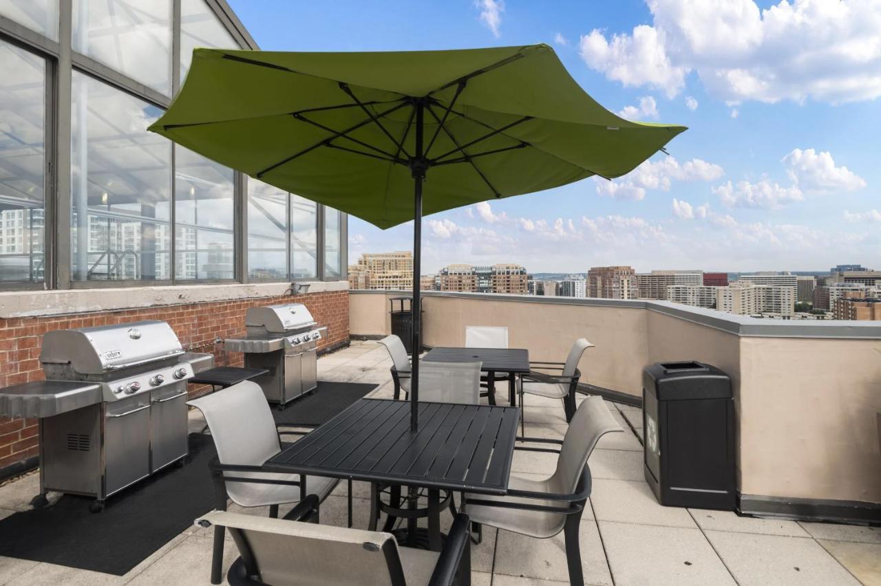 Modern & Charming Apt With Rooftop @Pentagon City 알링턴 외부 사진