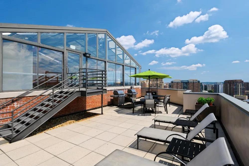 Modern & Charming Apt With Rooftop @Pentagon City 알링턴 외부 사진
