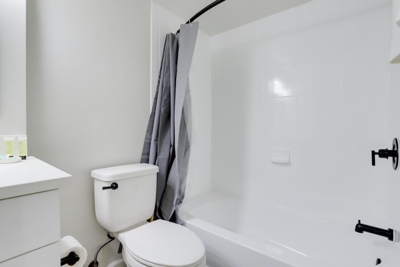 Modern & Charming Apt With Rooftop @Pentagon City 알링턴 외부 사진
